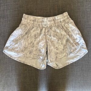 Lululemon speed up shorts (4’ inseam). Size 6